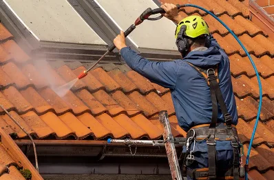 Démoussage et hydrofuge de toiture à Castéras